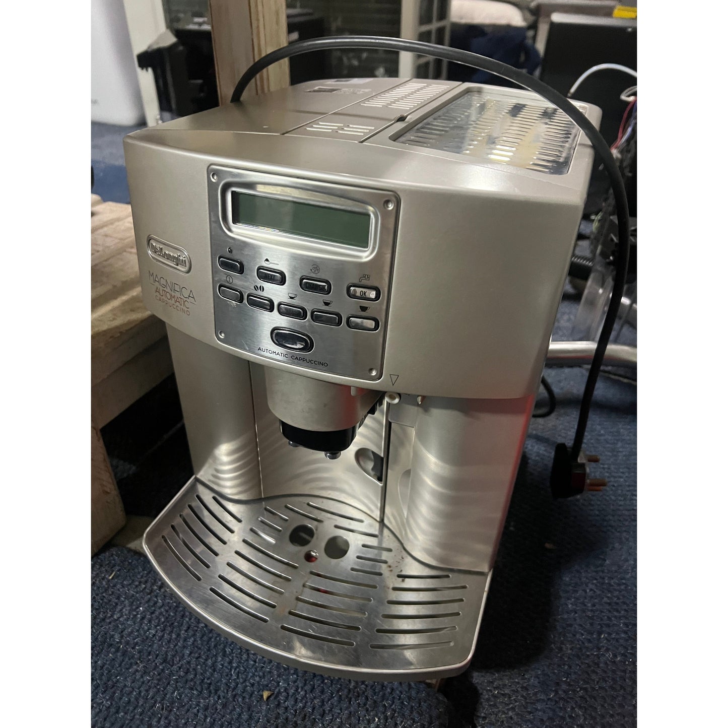 DeLonghi ESAM3500 Coffee Machine Preloved incl Milk Jug & Water Spout & Spoon - 3 months warranty