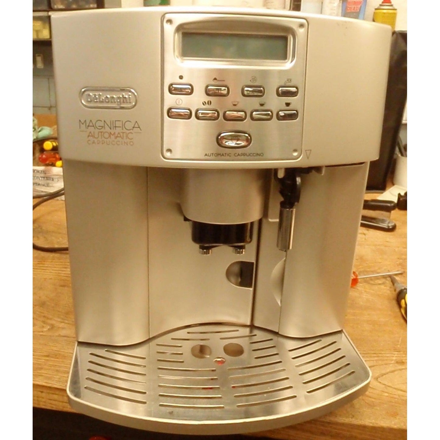 De'Longhi Magnifica Coffee Machine - 7300 Cup Count - PreLoved incl 3 months warranty