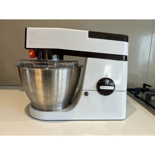 Kenwood Chef A901D - hardly used - like new
